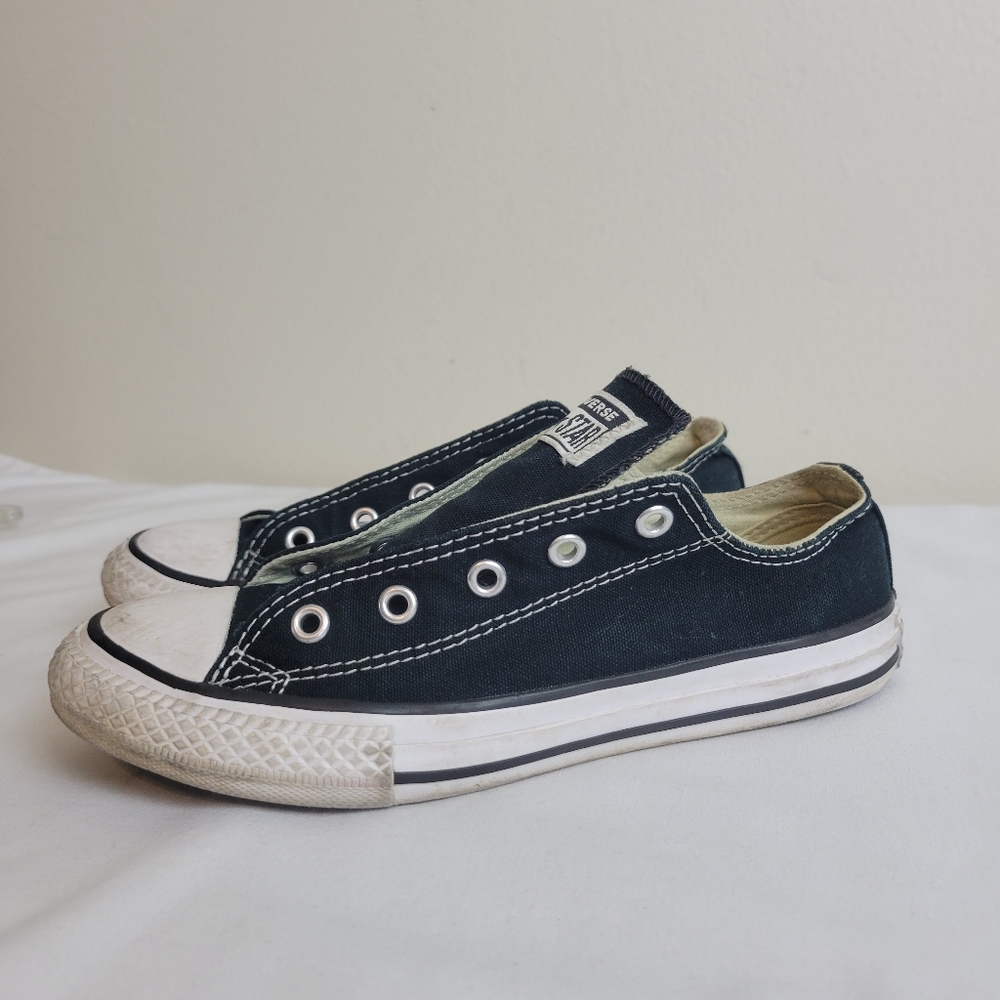 Converse Chunk Taylor All Star Sneaker-Kids Size 2